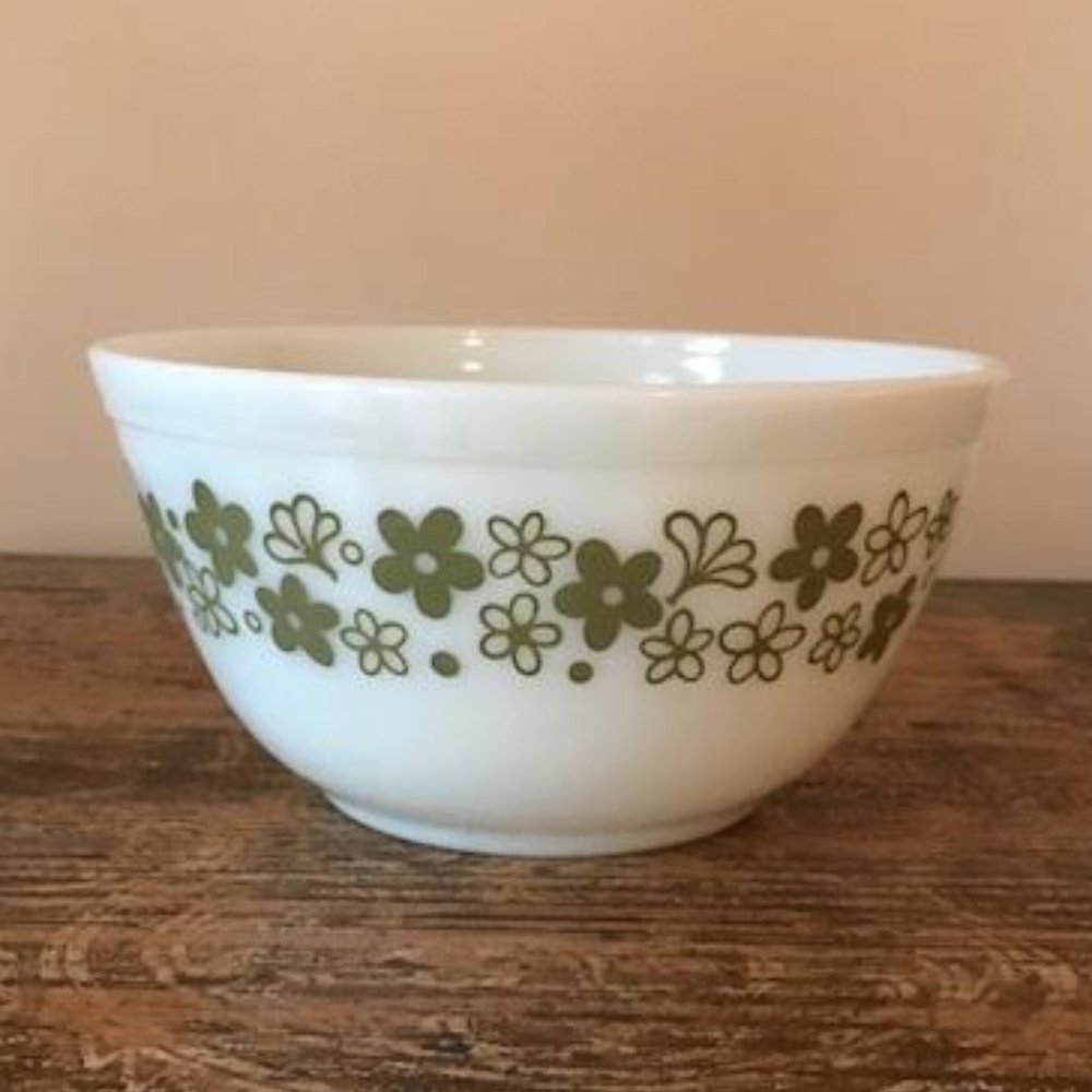 Vintage Pyrex Crazy Daisy Bowl